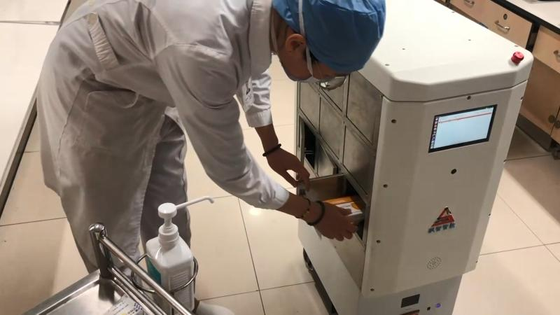 機器人“三劍客”！測體溫、會送藥、能消毒，就在閔行這里誕生……(圖4)