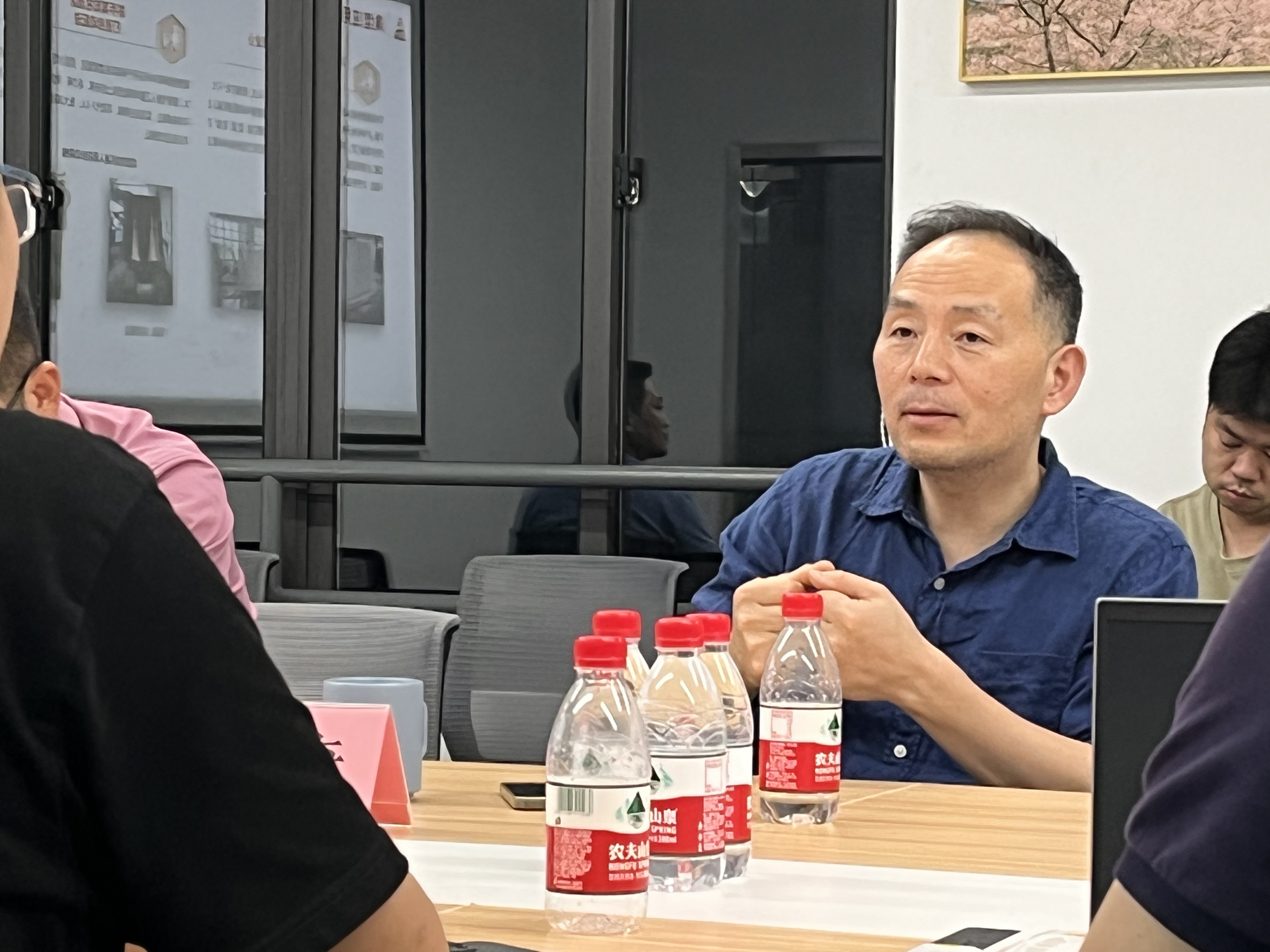 上海機(jī)器人產(chǎn)業(yè)技術(shù)研究院董事長(zhǎng)鄭軍奇一行蒞臨颯智參觀指導(dǎo)(圖3)