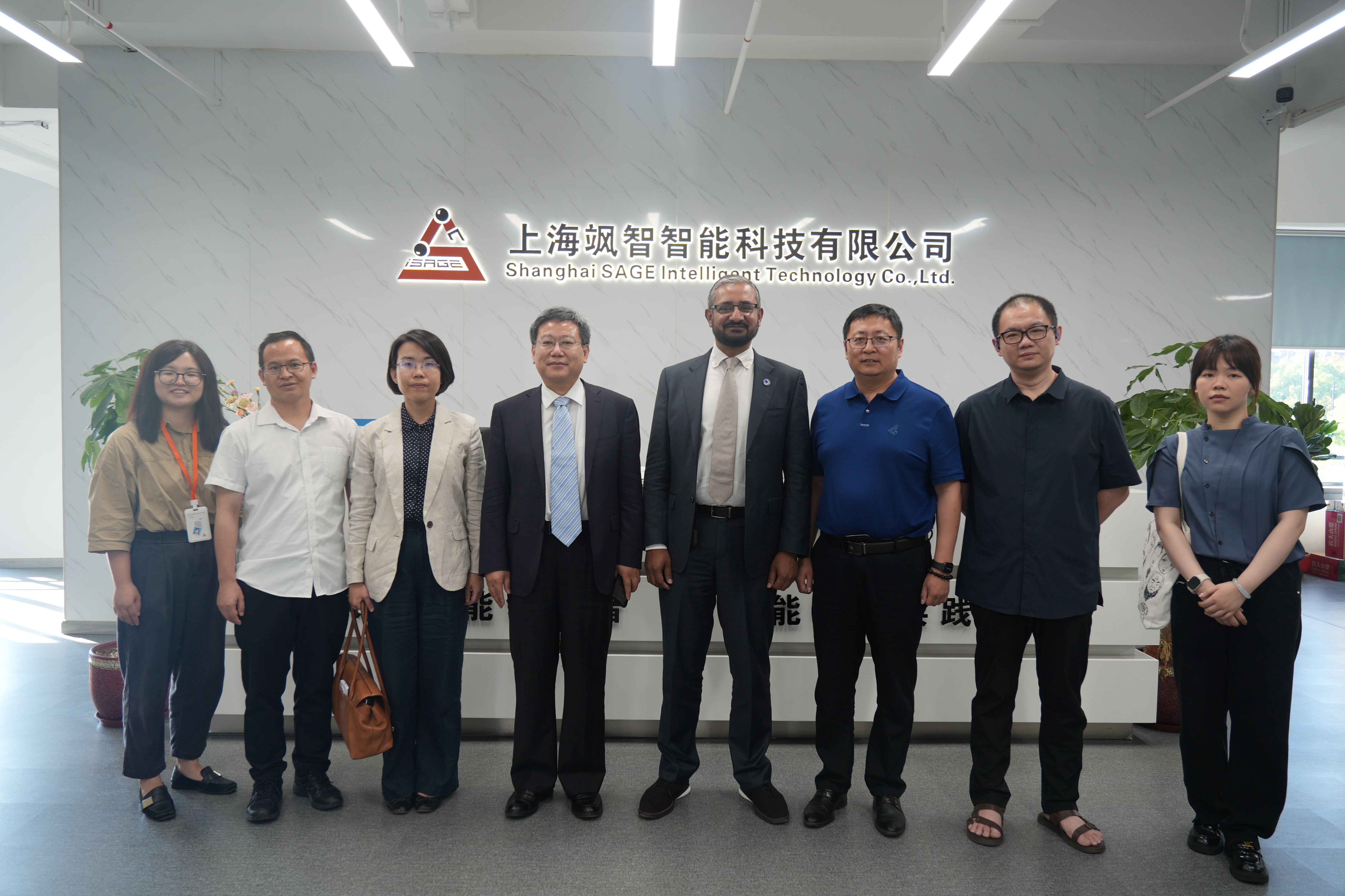 颯智來訪回顧 | 國際數(shù)字合作組織、上海電氣自動化集團等多位伙伴赴颯智智能參訪交流(圖2)